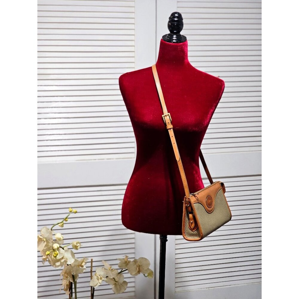 Vintage Dooney & Bourke Woman's Khaki and Tan Leather Crossbody Purse 362 - Picture 12 of 13